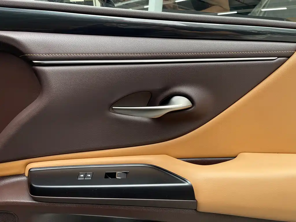 Lexus ES — фото 15