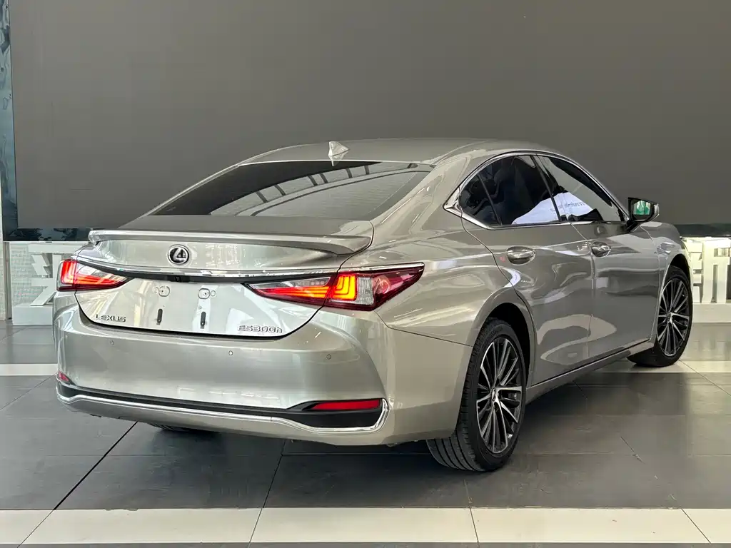 Lexus ES — фото 4