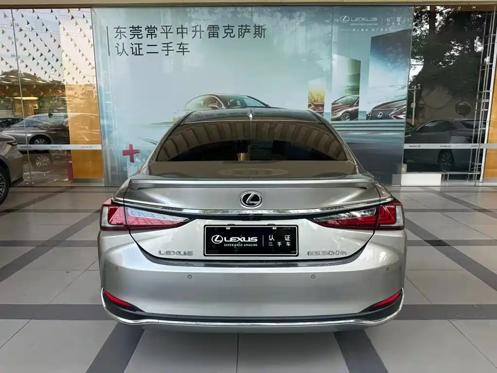 Lexus ES — фото 10