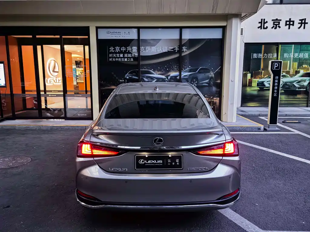 Lexus ES — фото 11