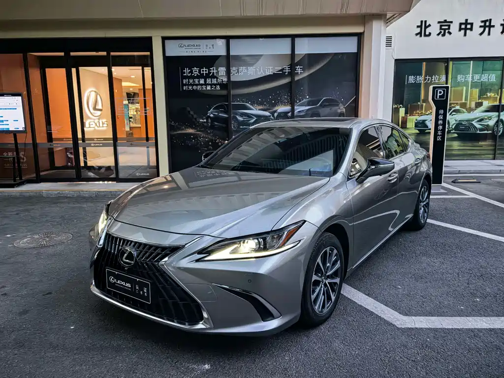 Lexus ES — фото 13