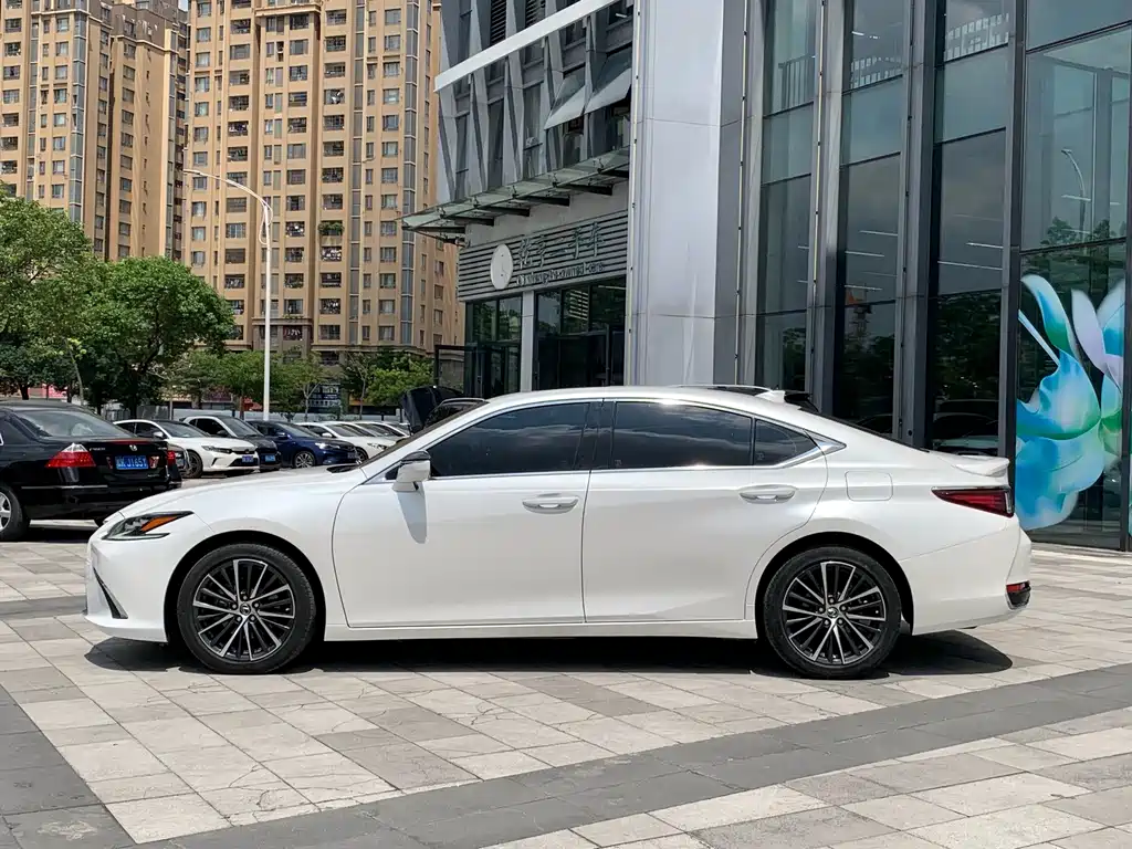 Lexus ES — фото 3