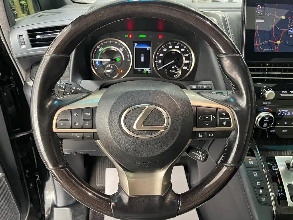 Lexus LM — фото 8