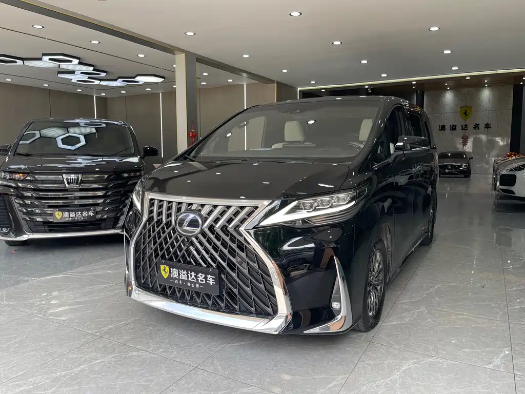 Lexus LM