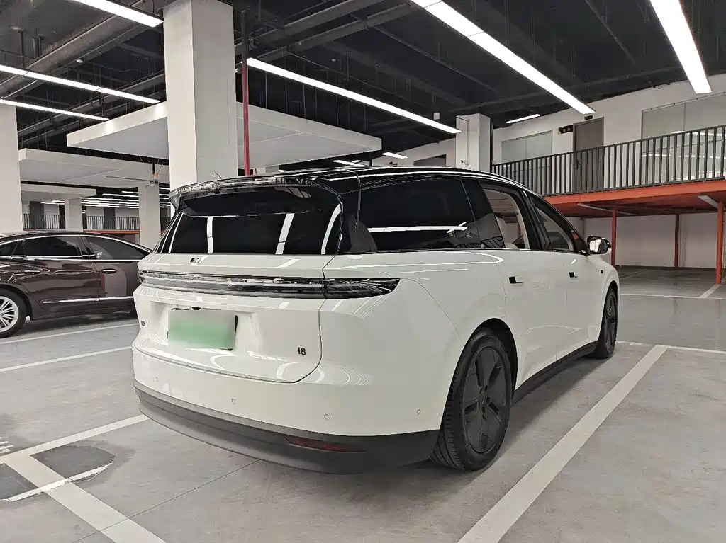 Li Auto Li i8 — фото 18