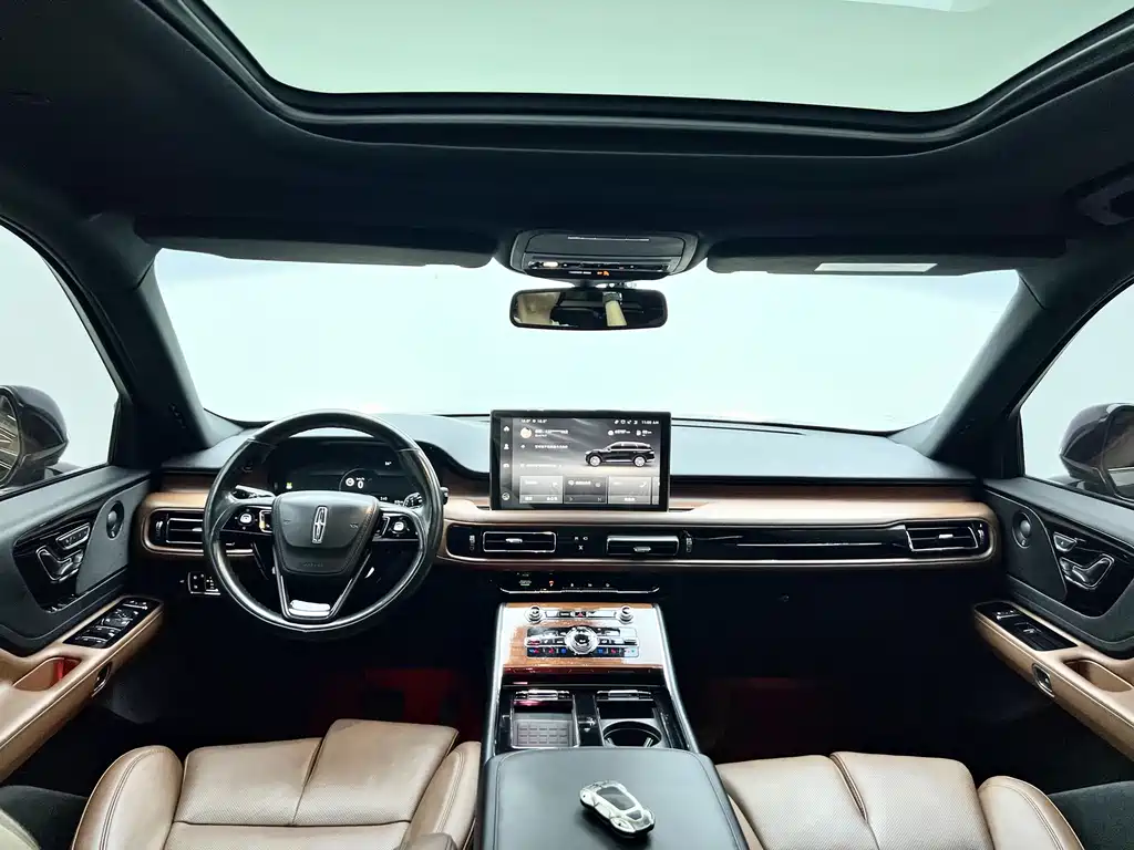 Lincoln Aviator — фото 17