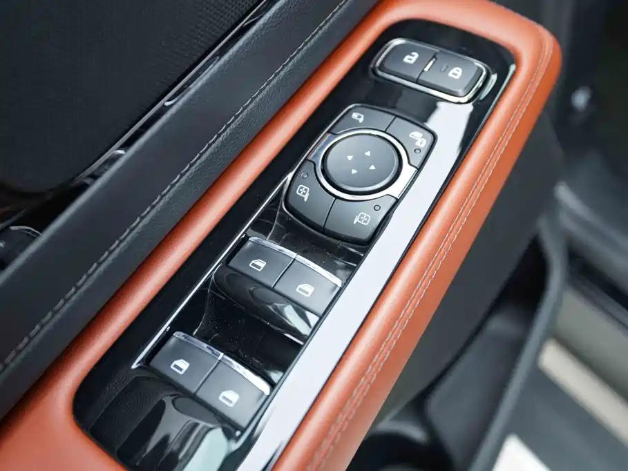 Lincoln Aviator — фото 11
