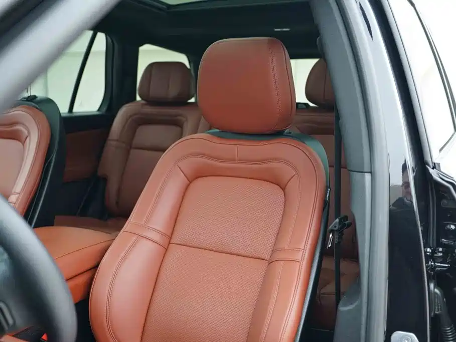 Lincoln Aviator — фото 13