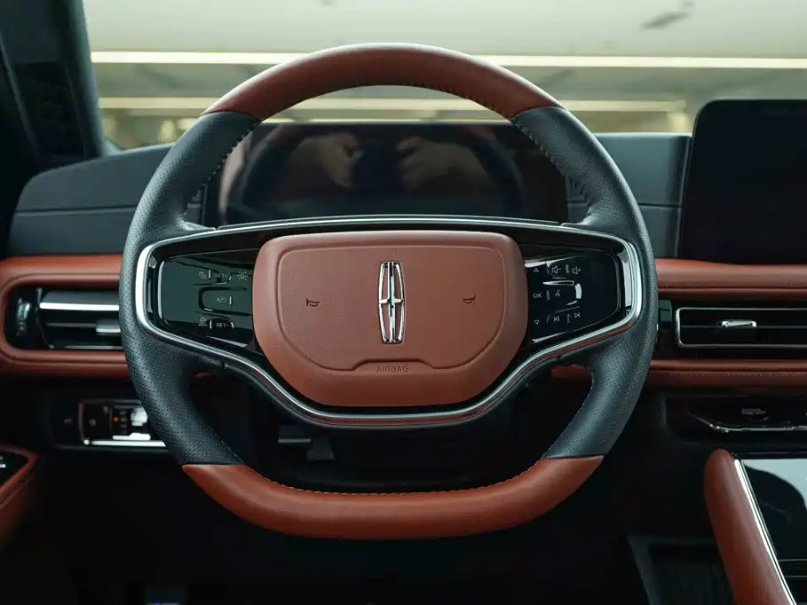 Lincoln Aviator — фото 17