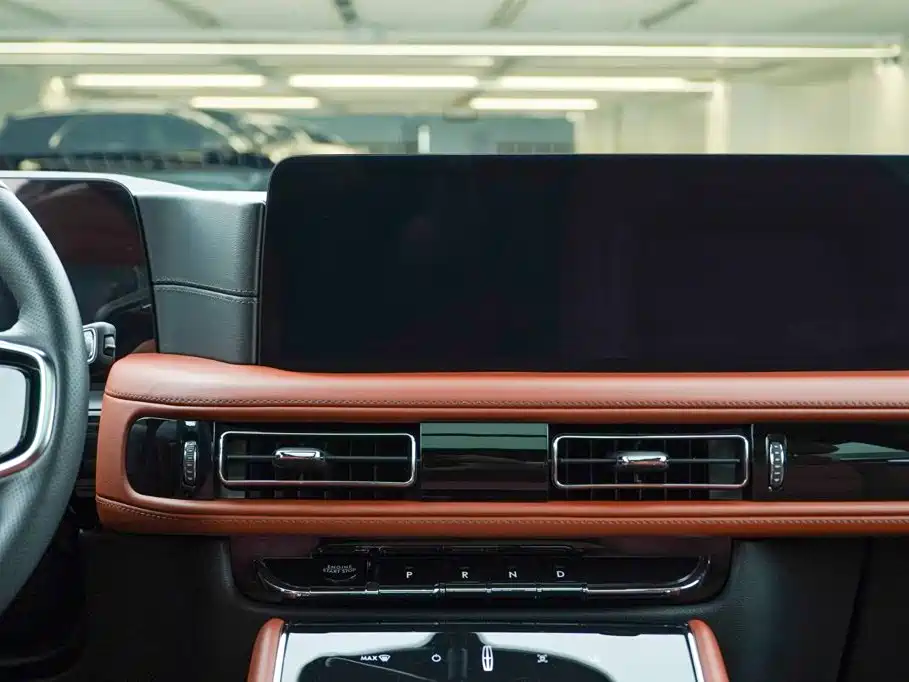 Lincoln Aviator — фото 18