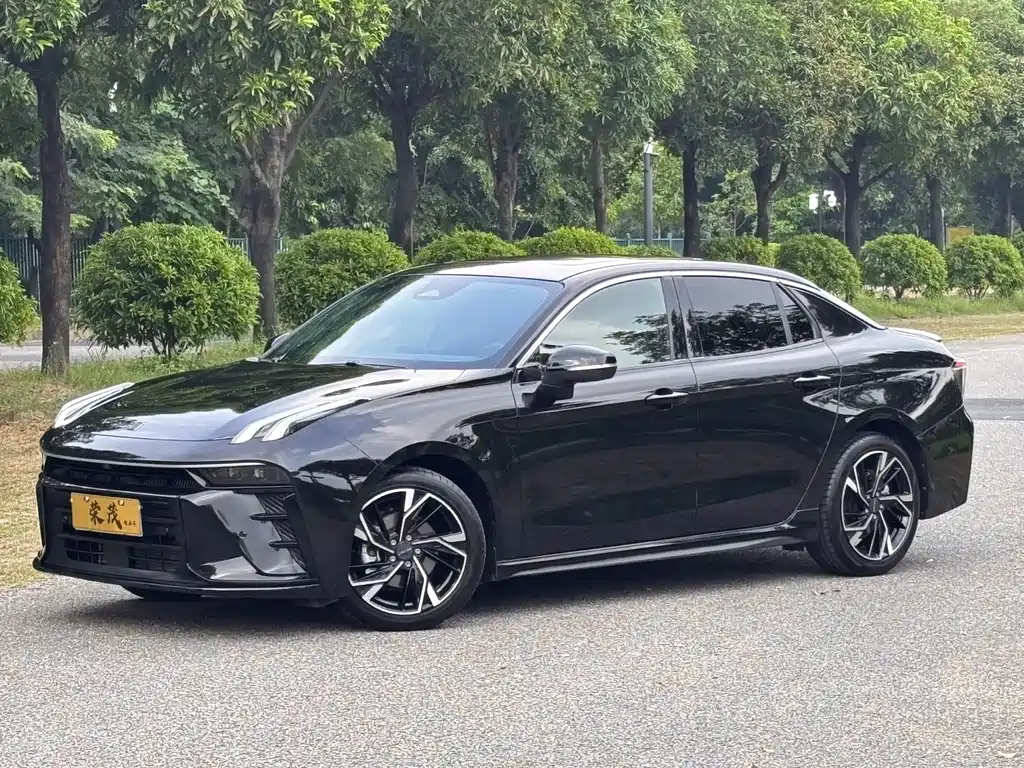 Lynk & Co 03