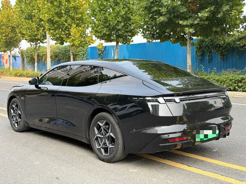 Lynk & Co 10 — фото 8