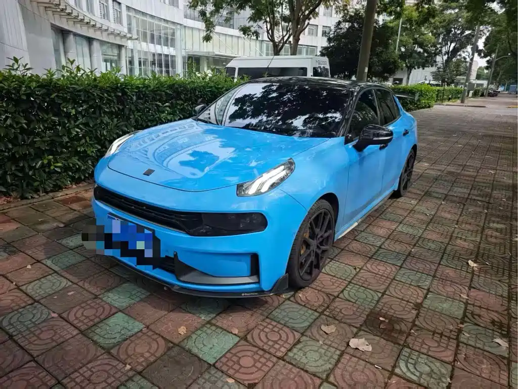 Lynk & Co 03