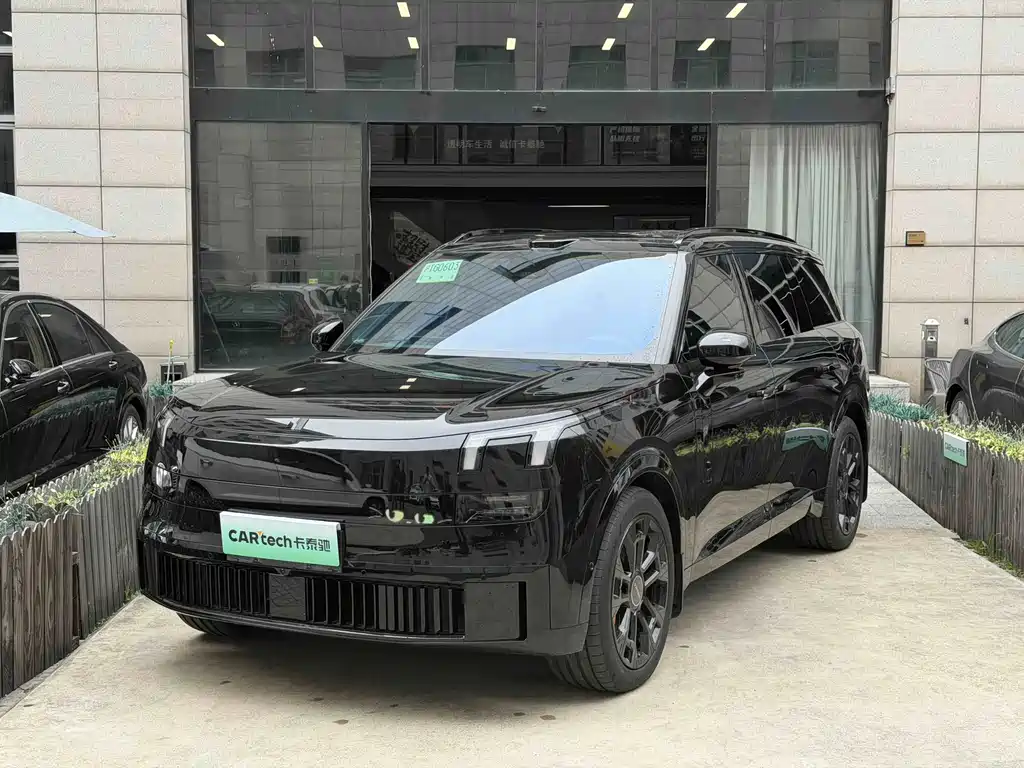 Lynk & Co 900