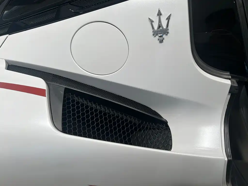 Maserati MC20 — фото 11