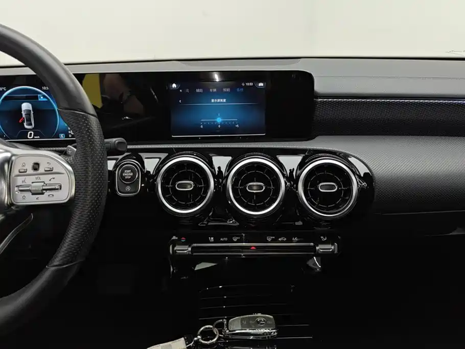 Mercedes-Benz A-Class — фото 13