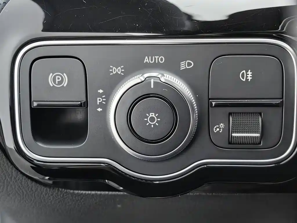 Mercedes-Benz CLA (Import) — фото 21