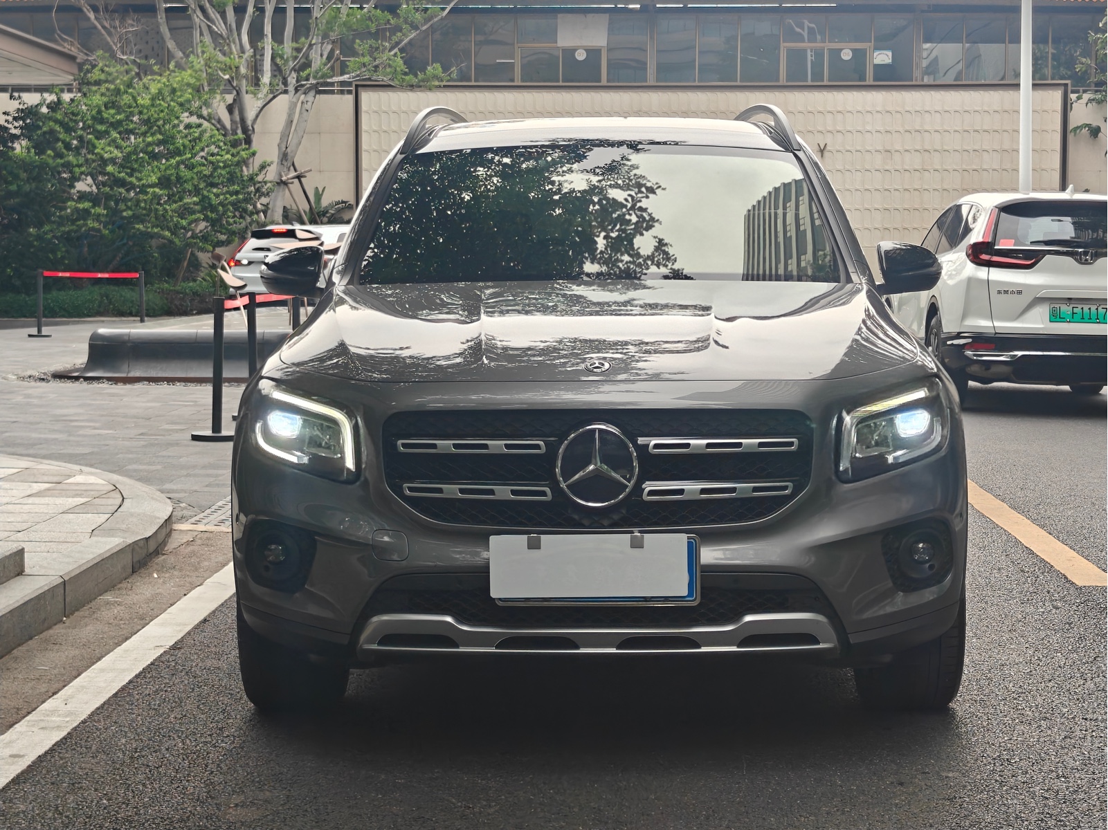 Mercedes-Benz GLB — фото 2