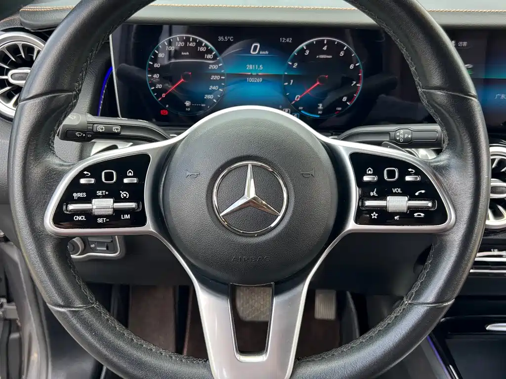 Mercedes-Benz GLB — фото 12