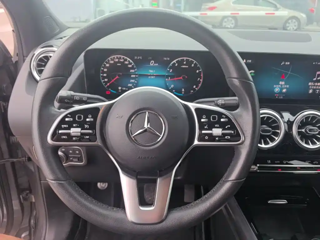 Mercedes-Benz GLA — фото 11