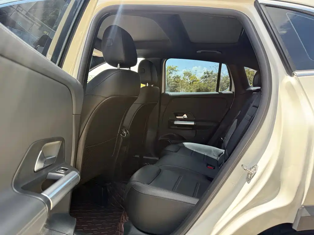 Mercedes-Benz GLA — фото 6