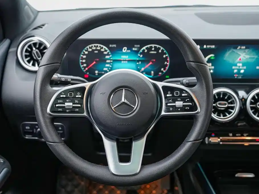 Mercedes-Benz GLA — фото 13