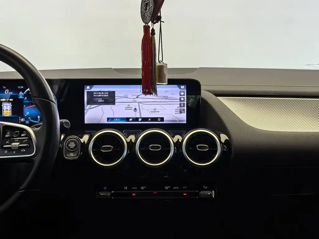 Mercedes-Benz GLA — фото 17