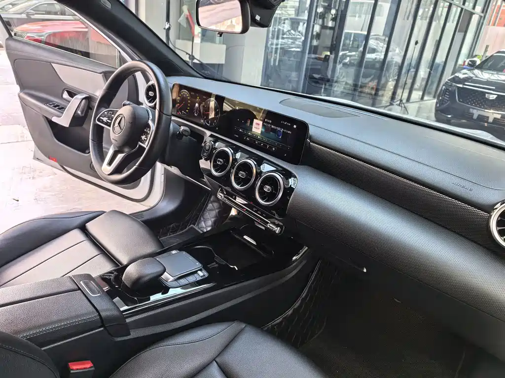 Mercedes-Benz A-Class — фото 15