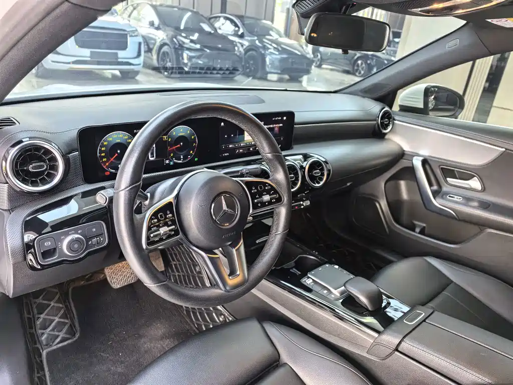Mercedes-Benz A-Class — фото 10