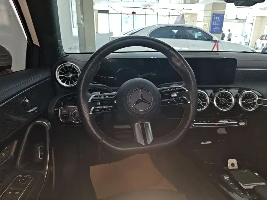Mercedes-Benz A-Class — фото 11
