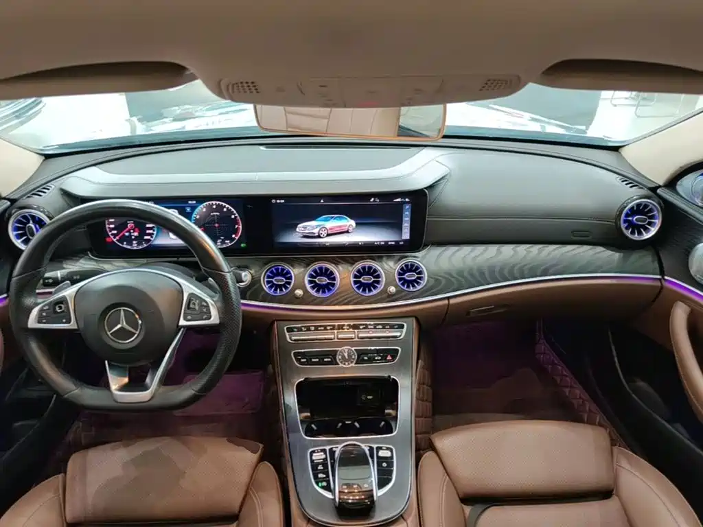 Mercedes-Benz E-Class — фото 10