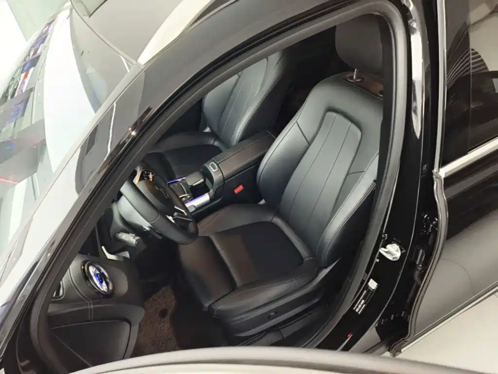 Mercedes-Benz EQB — фото 11