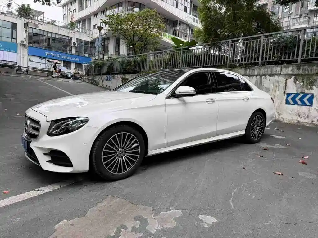 Mercedes-Benz E-Class — фото 13