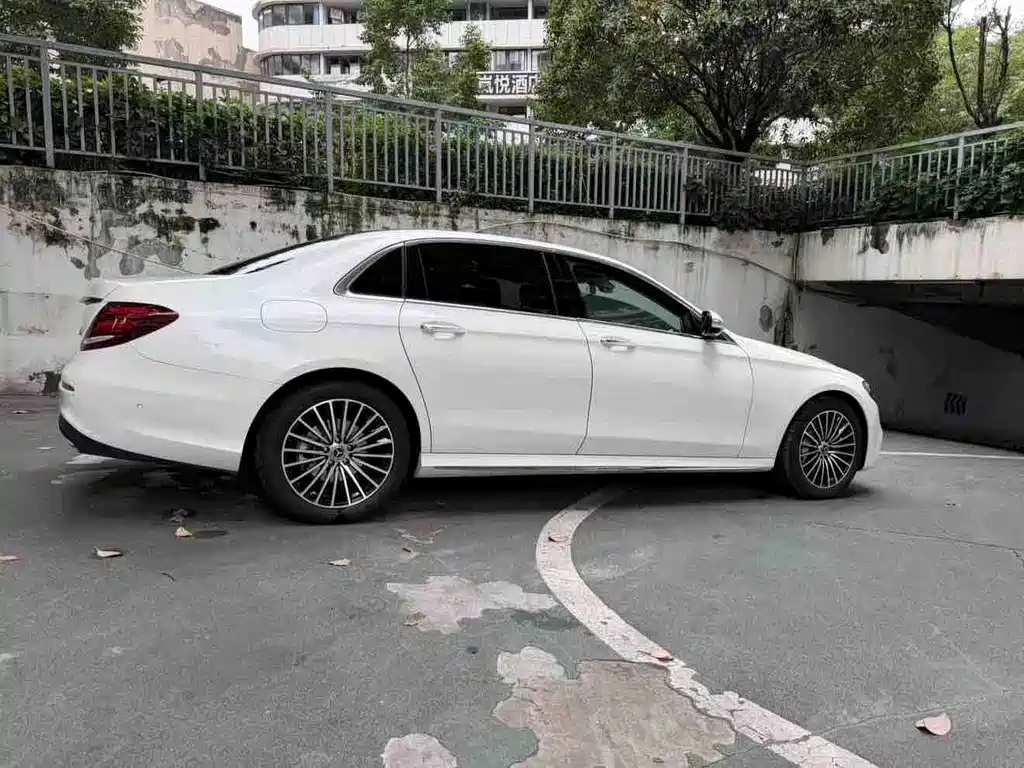 Mercedes-Benz E-Class — фото 14