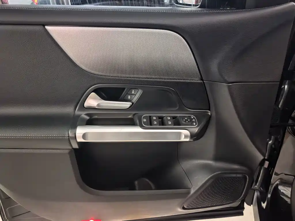 Mercedes-Benz GLB — фото 5