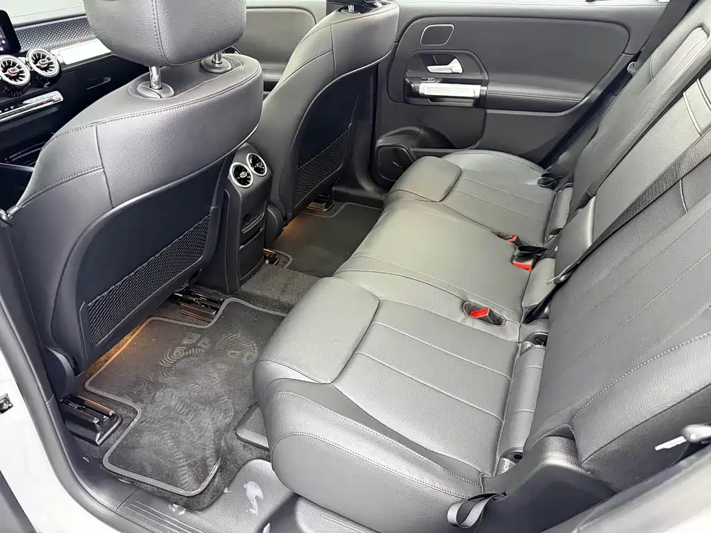 Mercedes-Benz EQB — фото 11