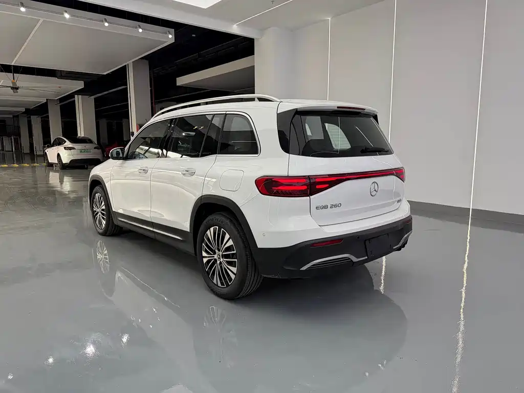 Mercedes-Benz EQB — фото 14