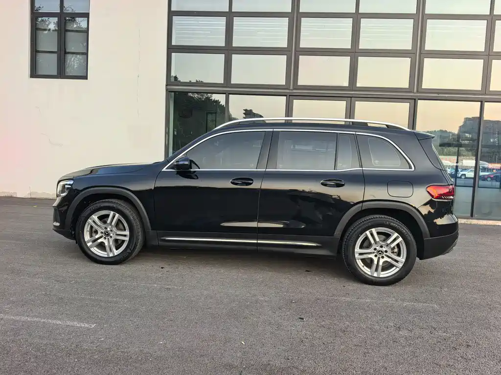 Mercedes-Benz GLB — фото 13
