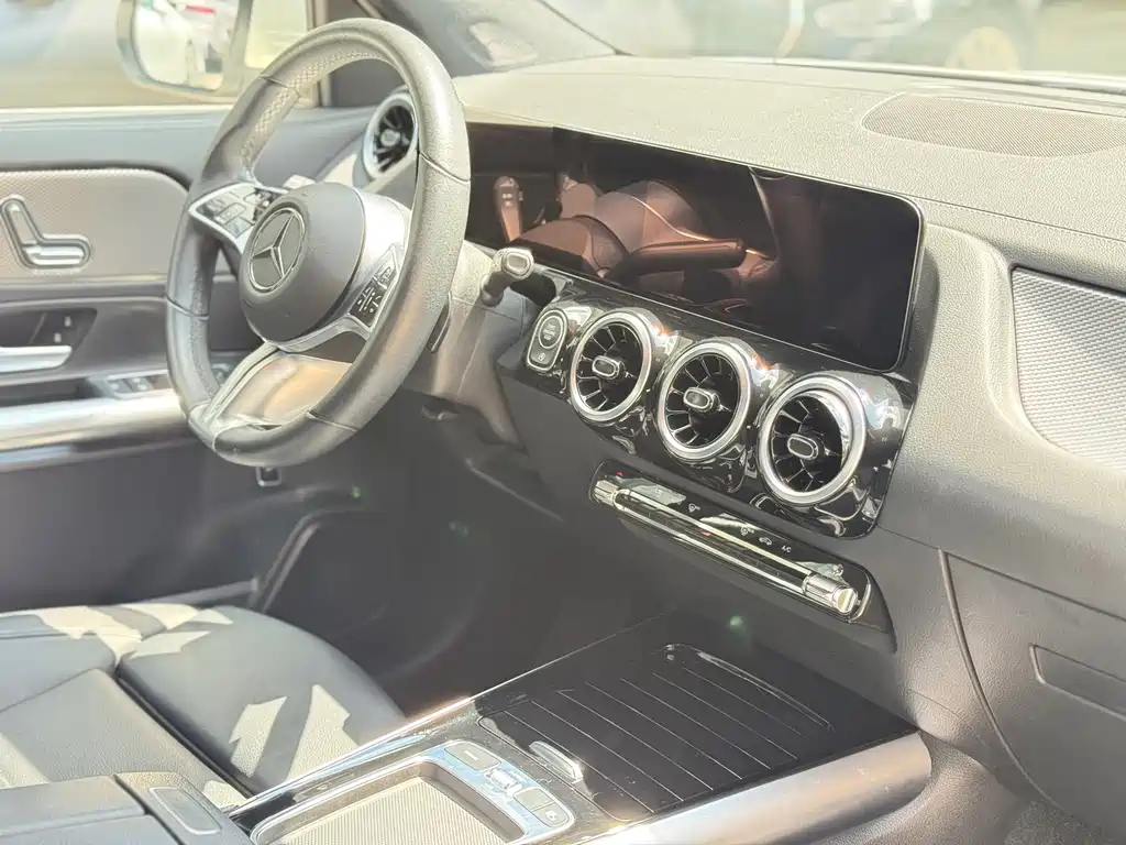 Mercedes-Benz GLA — фото 28