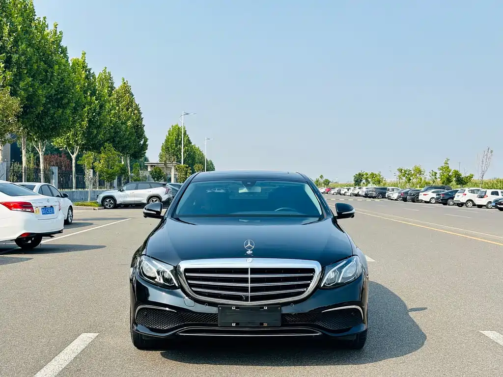 Mercedes-Benz E-Class — фото 2