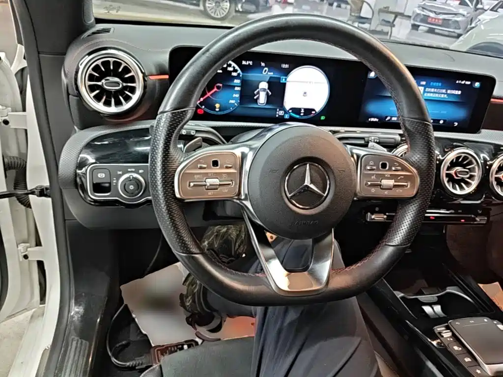 Mercedes-Benz CLA (Import) — фото 11
