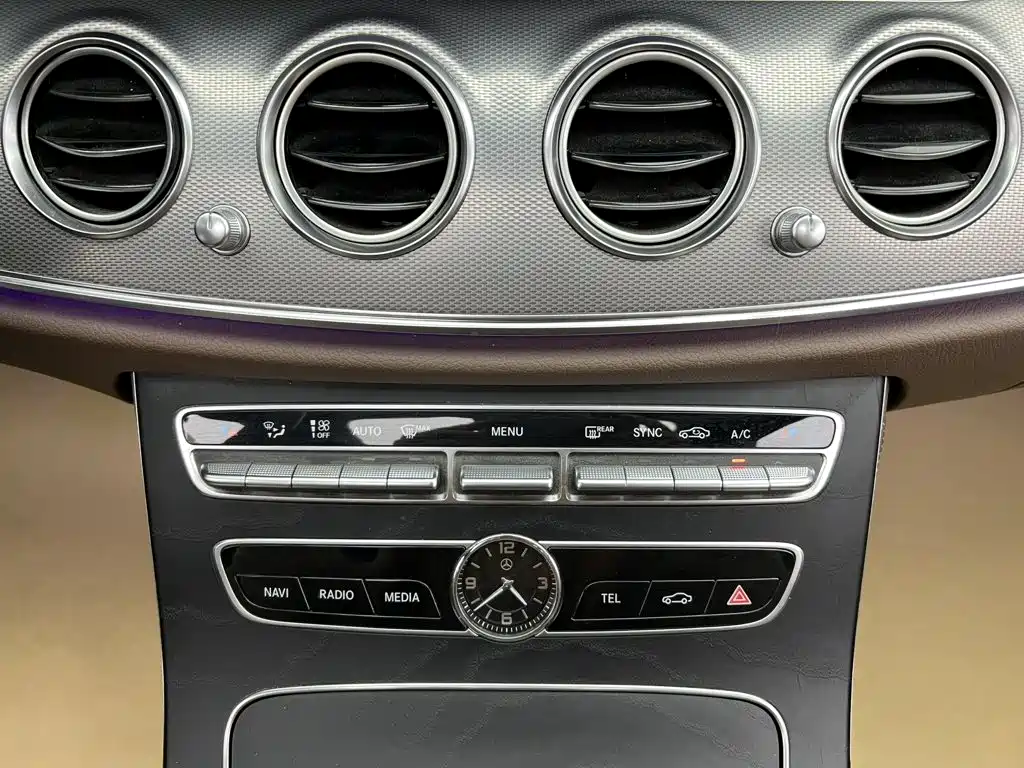 Mercedes-Benz E-Class (Import) — фото 42