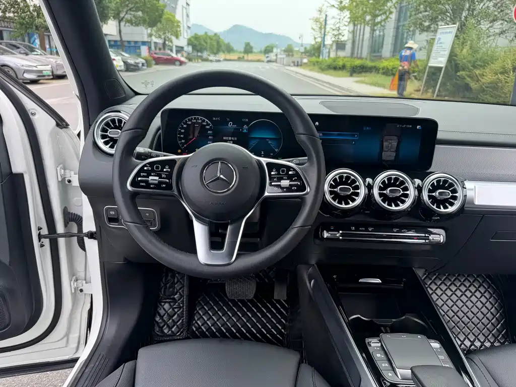 Mercedes-Benz GLB — фото 17
