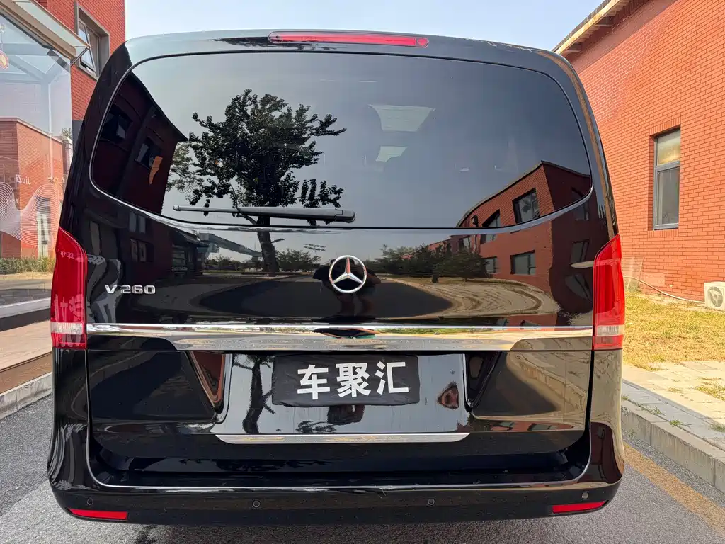 Mercedes-Benz V-Class — фото 14