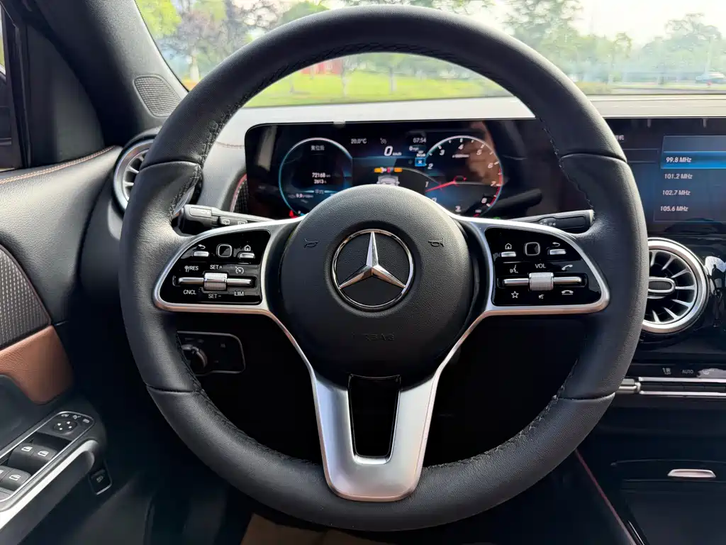 Mercedes-Benz GLB — фото 14