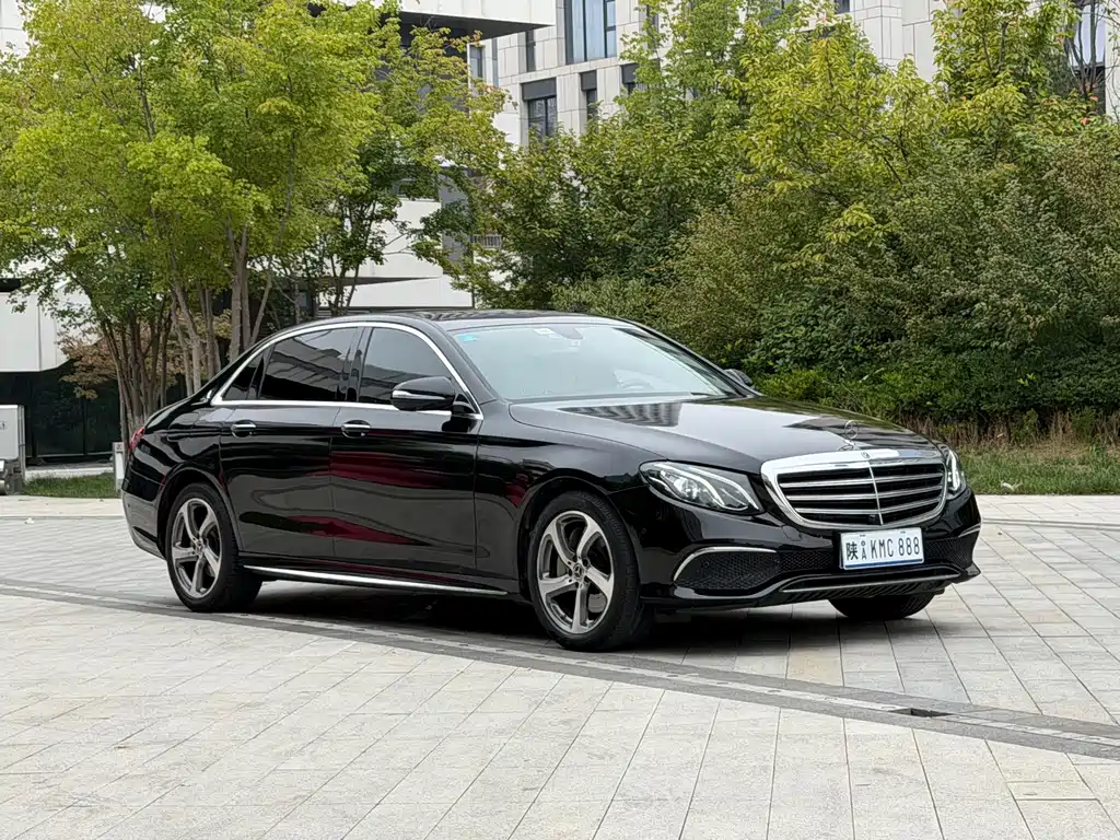 Mercedes-Benz E-Class — фото 3