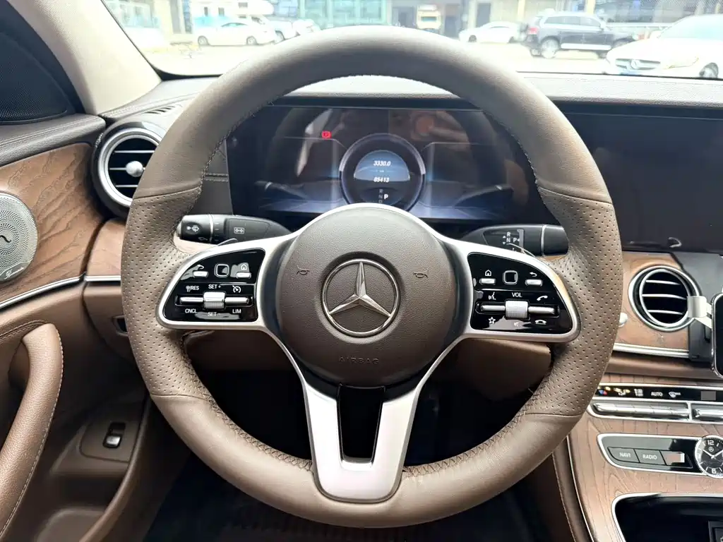 Mercedes-Benz E-Class — фото 14