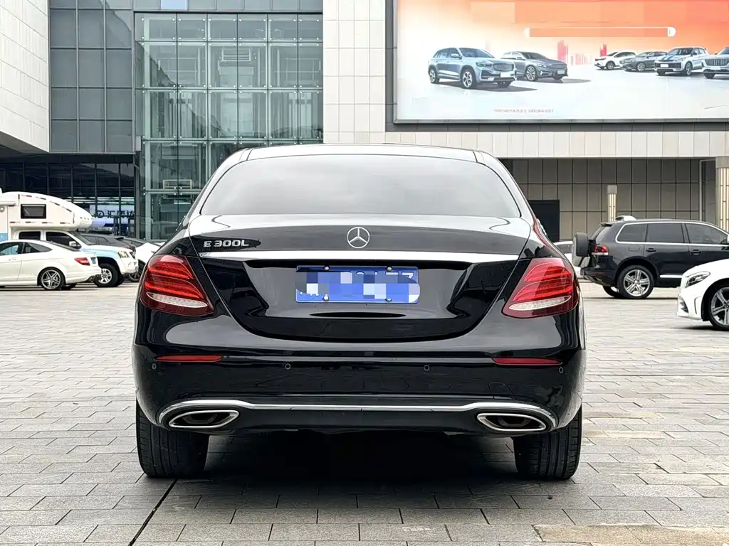 Mercedes-Benz E-Class — фото 17