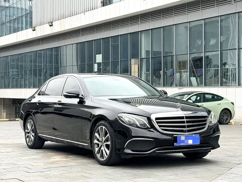 Mercedes-Benz E-Class — фото 3