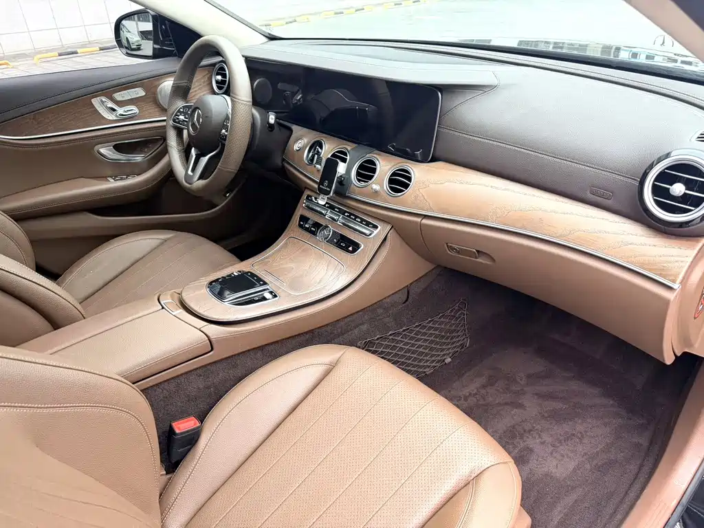 Mercedes-Benz E-Class — фото 10